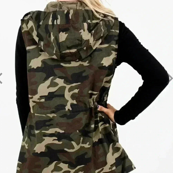 Zenana Outfitters Vest Women Medium Camouflage Hooded EUC - Picture 3 of 14